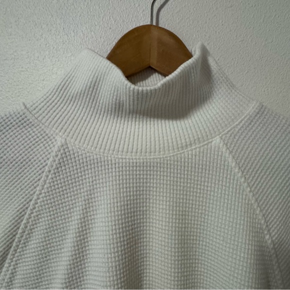 Alo Yoga Waffle Weekend Escape Mock Neck Long Sleeve Ivory Semi Cropped-Small - Picture 4 of 10